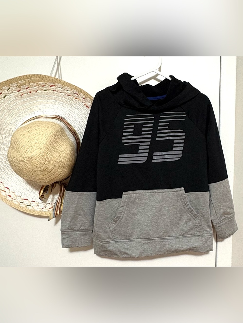 OshKosh B'gosh Black & Gray Crewneck Sweater with '95' Graphic